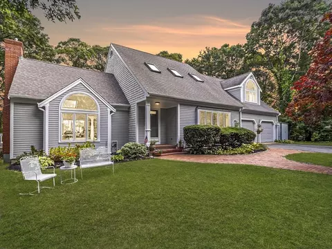 15 Goldie Way, Hyannis, MA 02601
