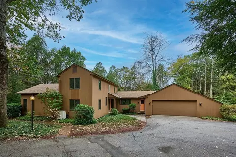 72 Meadow Wood Dr, Greenfield, MA 01301