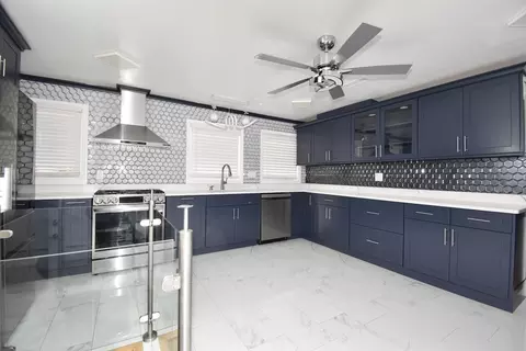 541 Grattan, Chicopee, MA 01020