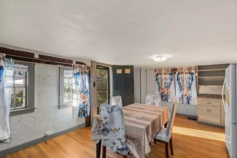 Dining - 52 Salem, Reading, MA 01867 photo 2 of 3