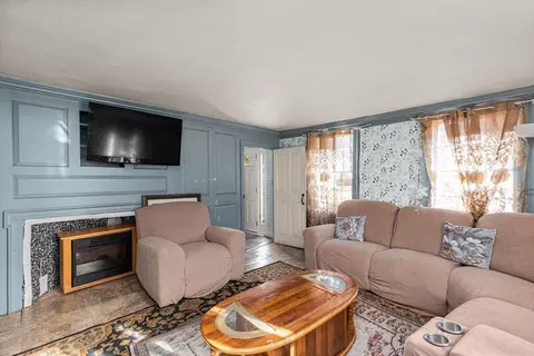 Living - 52 Salem, Reading, MA 01867 photo 2 of 3
