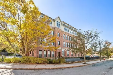 72 Ashland St #307, Malden, MA 02148