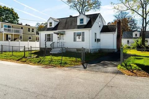6 Kendal Dr, Woburn, MA 01801
