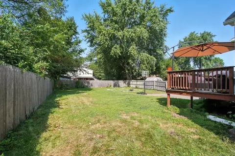 Exterior - 90 Saint James Cir, Springfield, MA 01104 photo 4 of 5