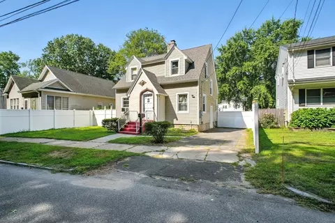 Exterior - 90 Saint James Cir, Springfield, MA 01104 photo 3 of 5