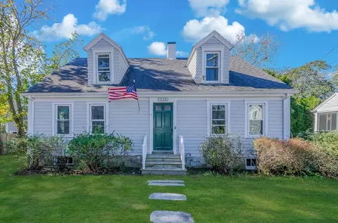 7 Pearl St, Mattapoisett, MA 02739