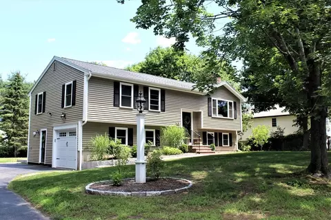 75 Bridge St, Medfield, MA 02052