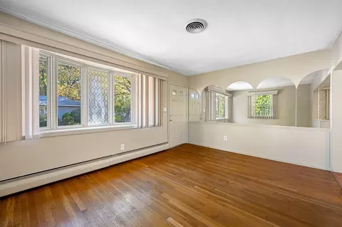 4 Harold St, Worcester, MA 01604 photo 8