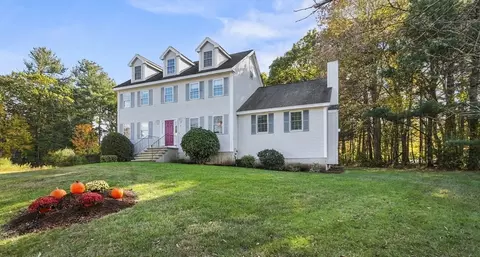 4 Dove Ln, Billerica, MA 01862