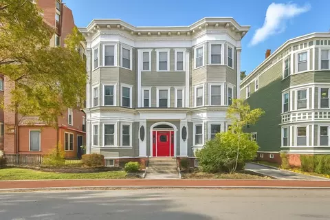 15 Trowbridge St #12A, Cambridge, MA 02138