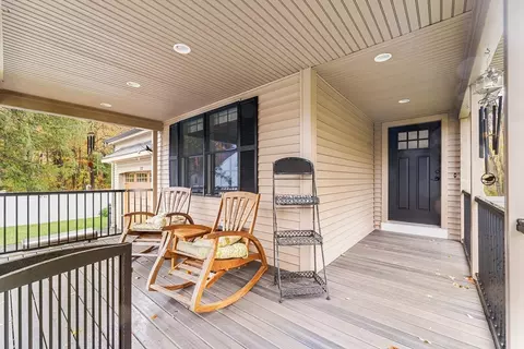 22 Washington St, Mendon, MA 01756 photo 3