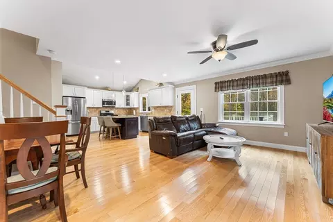 22 Washington St, Mendon, MA 01756 photo 4