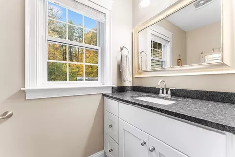 22 Washington St, Mendon, MA 01756 photo 10