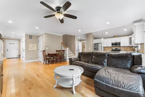22 Washington St, Mendon, MA 01756 photo 5