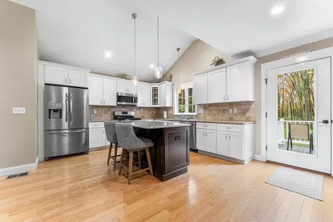 22 Washington St, Mendon, MA 01756 photo 6