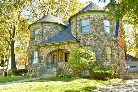 141 Beacon St, Hyde Park, MA 02136