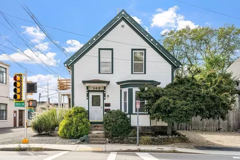 142 Elliott St, Beverly, MA 01915