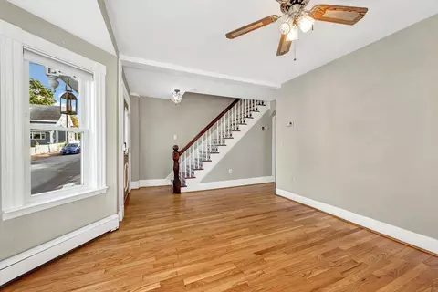 Living - 7 Harold Ave, Gloucester, MA 01930 photo 2 of 13