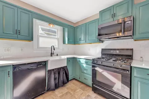 Kitchen - 7 Harold Ave, Gloucester, MA 01930 photo 2 of 3
