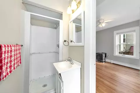 Bath - 7 Harold Ave, Gloucester, MA 01930 photo 1 of 2