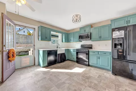 Kitchen - 7 Harold Ave, Gloucester, MA 01930 photo 1 of 3