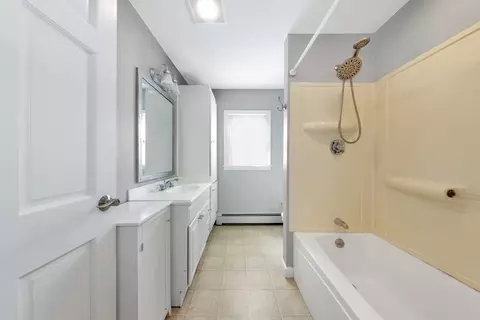 Bath - 7 Harold Ave, Gloucester, MA 01930 photo 2 of 2