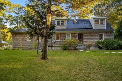 23 Little John Rd, Falmouth, MA 02536