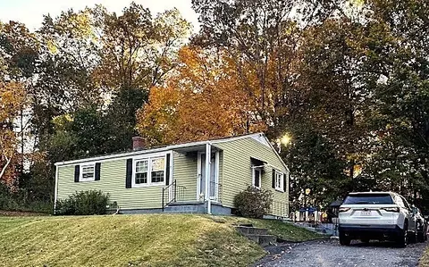 64 Plumtree Cir, Springfield, MA 01118 photo 2