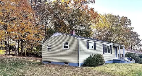 64 Plumtree Cir, Springfield, MA 01118