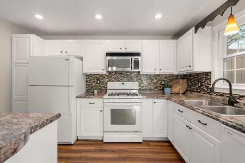 Kitchen - 3 Apple Ridge Rd #5, Maynard, MA 01754 photo 2 of 3