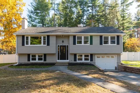 4 Ranlett Ln, Billerica, MA 01821