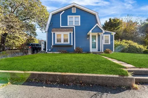 1052 Providence Rd, Whitinsville, MA 01588