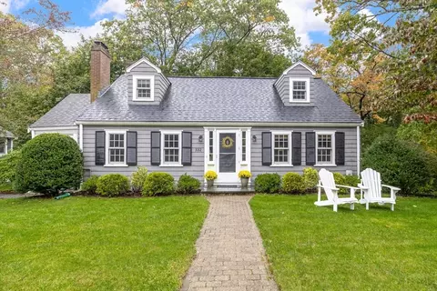 332 Hillcrest Rd, Needham, MA 02492