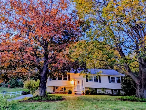16 Hadley Path, West Brookfield, MA 01585