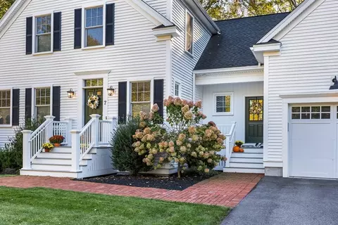 Exterior - 7 Heather Dr, Andover, MA 01810 photo 6 of 8