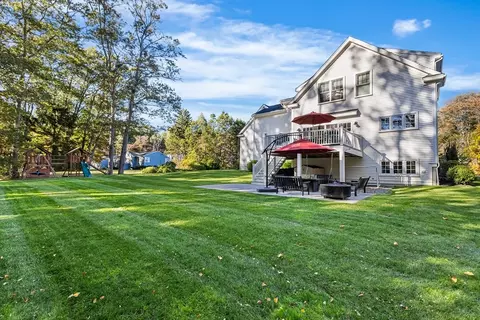 Exterior - 7 Heather Dr, Andover, MA 01810 photo 4 of 8
