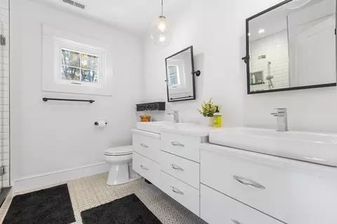 Bath - 7 Heather Dr, Andover, MA 01810 photo 1 of 4