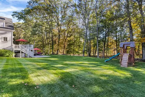 Exterior - 7 Heather Dr, Andover, MA 01810 photo 3 of 8