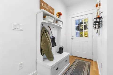 Entry Way - 7 Heather Dr, Andover, MA 01810 photo 5 of 5