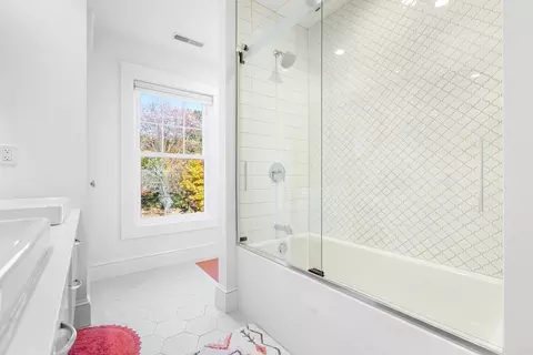 Bath - 7 Heather Dr, Andover, MA 01810 photo 2 of 4