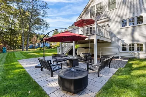 Exterior - 7 Heather Dr, Andover, MA 01810 photo 7 of 8