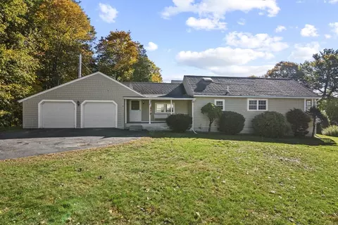 8 Mockingbird Hill Rd, Amesbury, MA 01913