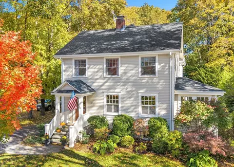 13 Cavanaugh Rd, Wellesley, MA 02481