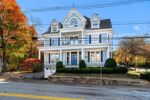 390 Pawtucket St #1, Lowell, MA 01854