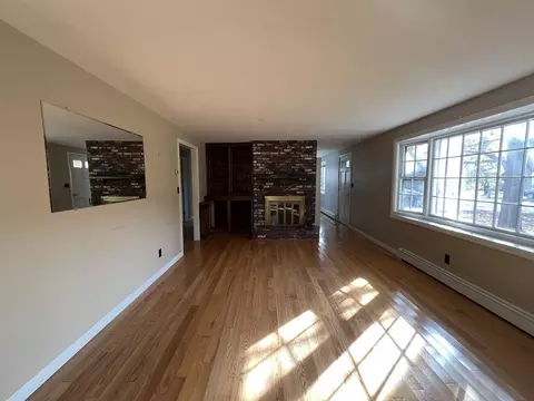 55 Park St, Pepperell, MA 01463