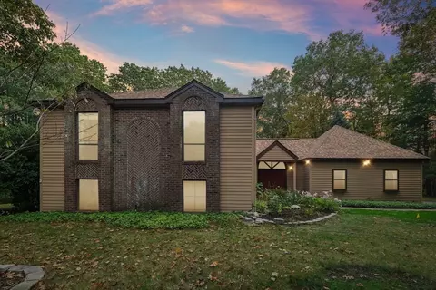 3 Wampanoag Rd, Sharon, MA 02067