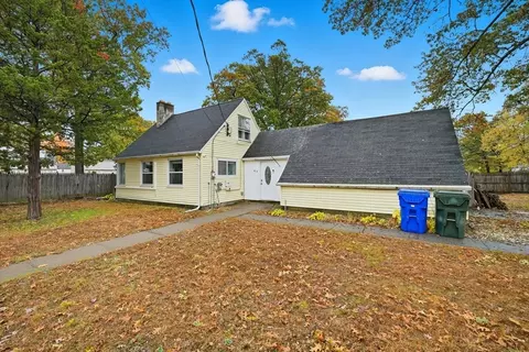 63 Peer St, Springfield, MA 01109 photo 3