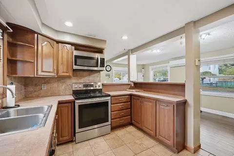 63 Peer St, Springfield, MA 01109 photo 12