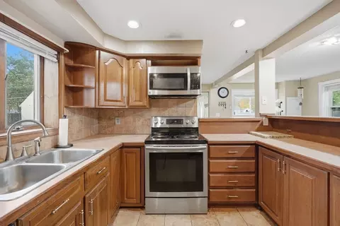 63 Peer St, Springfield, MA 01109 photo 11