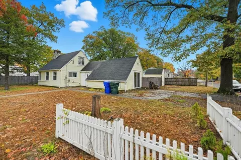 63 Peer St, Springfield, MA 01109 photo 4